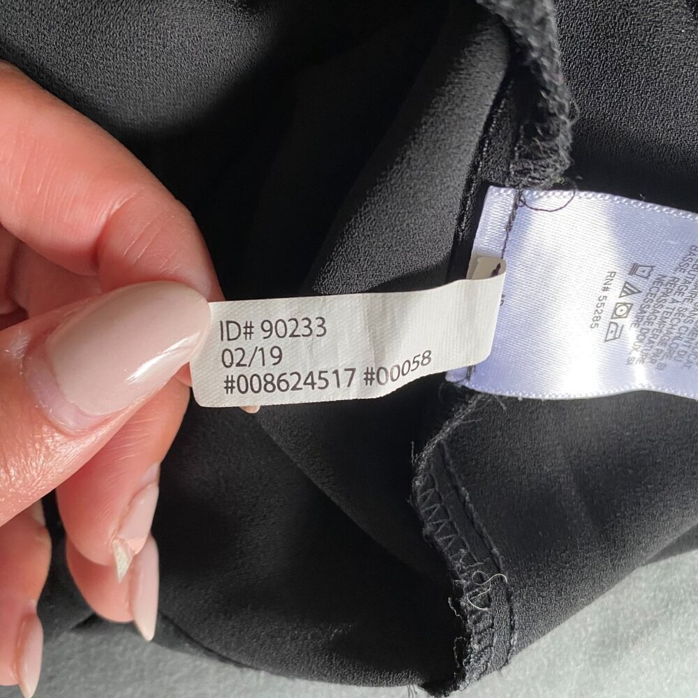 Express | EUC Black V-Neck Tie-Back Short Sleeve Blouse Size Medium - Picture 4 of 5